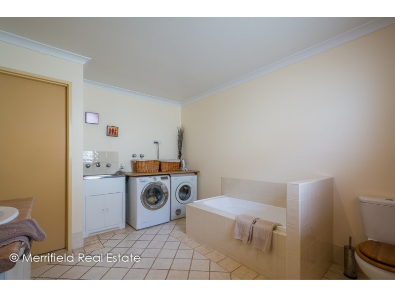 2/8 Tasman Street, Centennial Park WA 6330