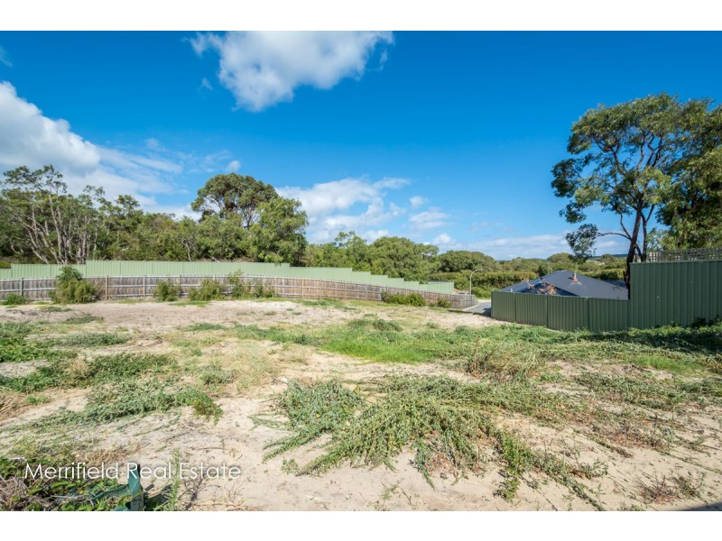 7 Finch Court, Little Grove WA 6330