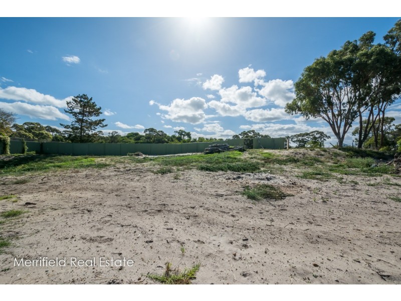 7 Finch Court, Little Grove WA 6330