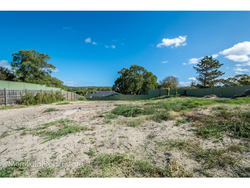 7 Finch Court, Little Grove WA 6330