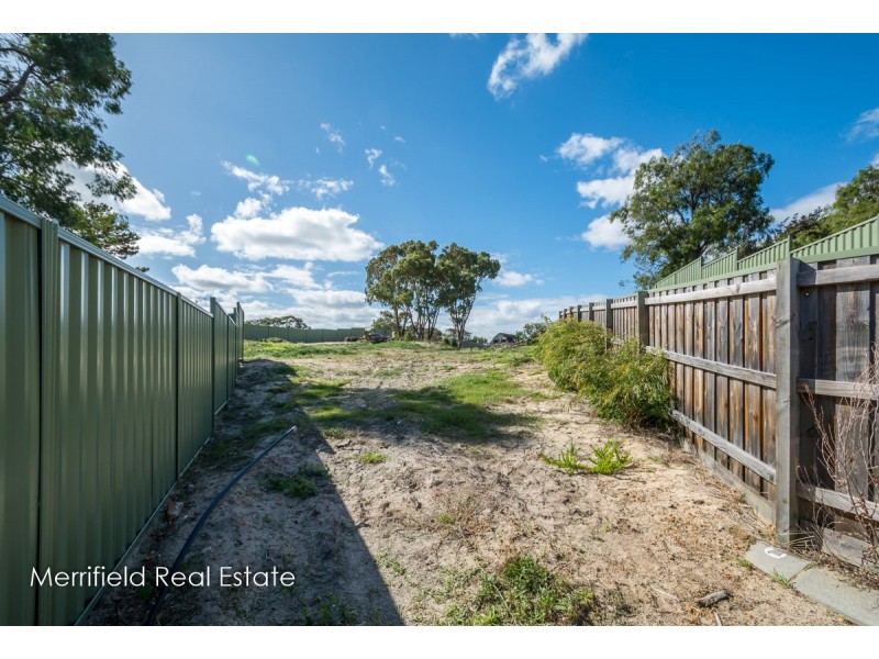 7 Finch Court, Little Grove WA 6330