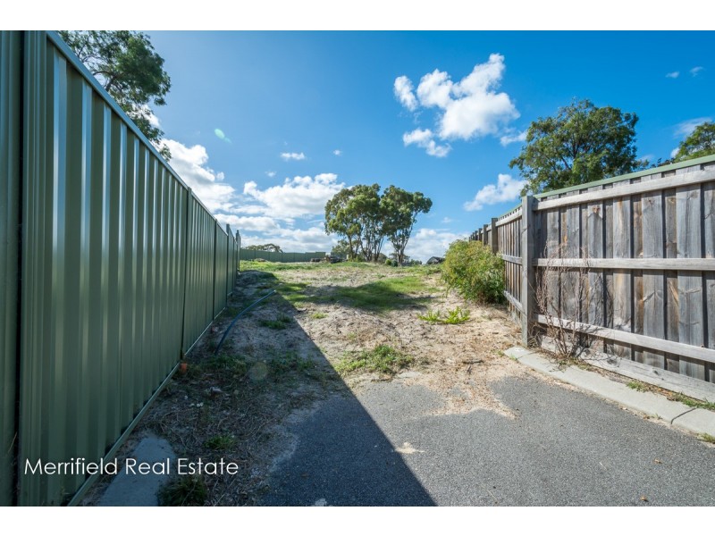 7 Finch Court, Little Grove WA 6330