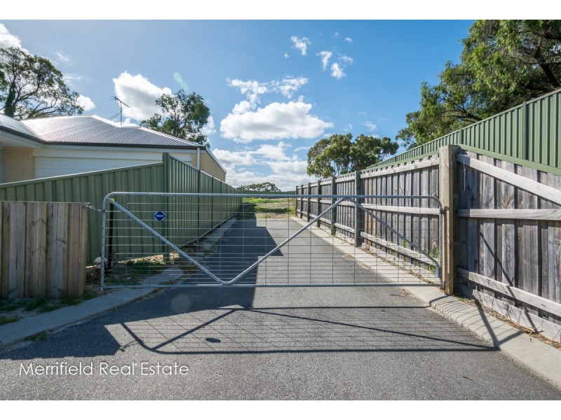 7 Finch Court, Little Grove WA 6330