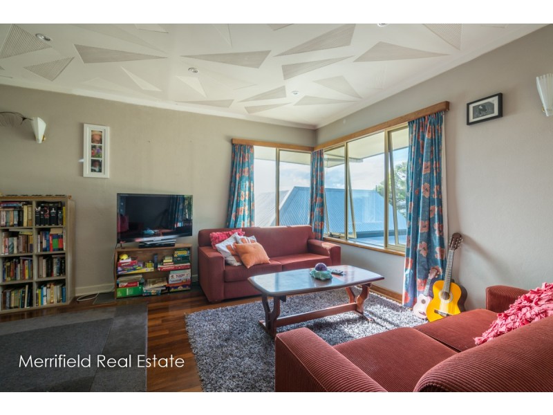 13 Victoria Street, Mount Melville WA 6330