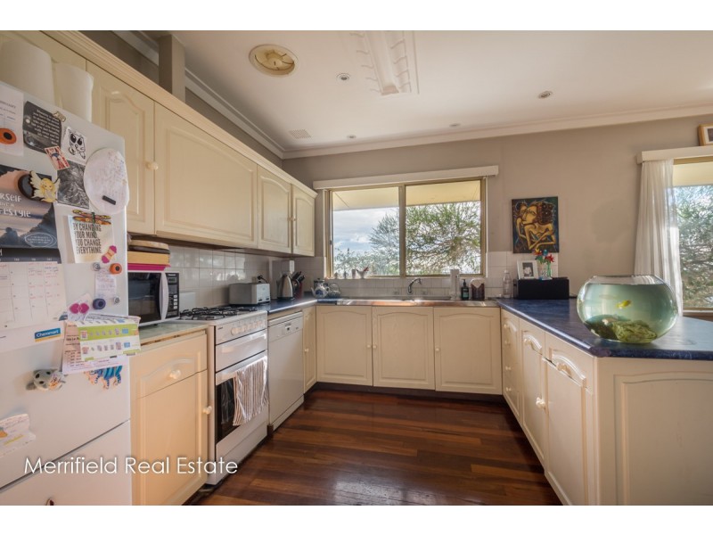 13 Victoria Street, Mount Melville WA 6330