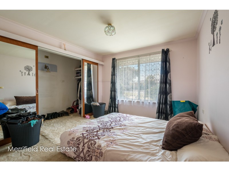 5 Lorenzo Way, Orana WA 6330