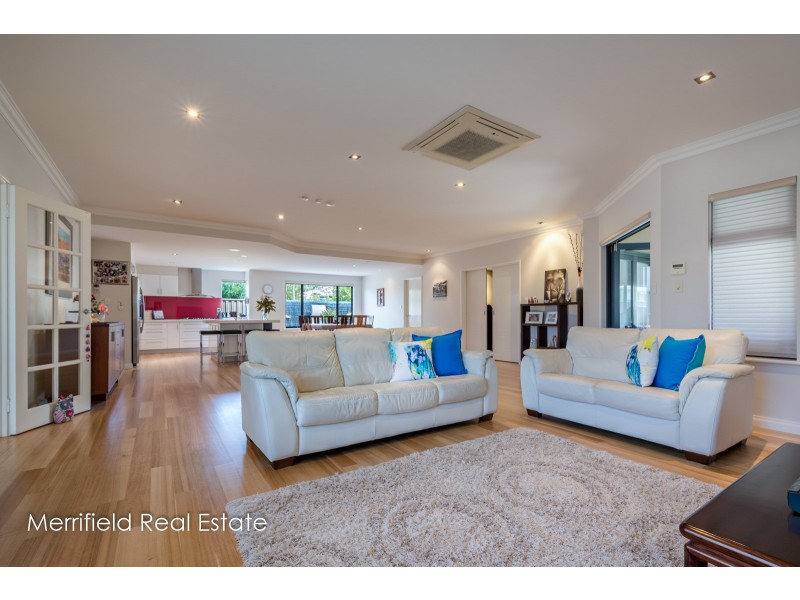 33 Lake Seppings Drive, Mira Mar WA 6330