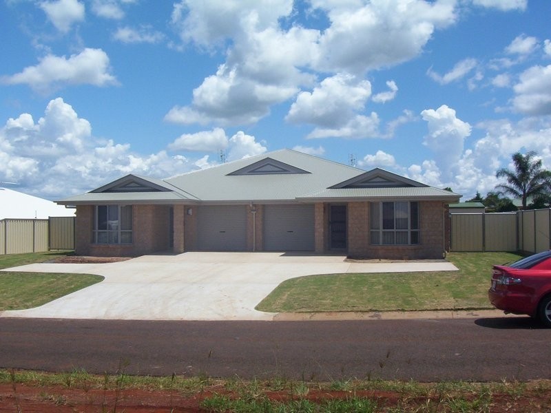 2/5 David Place, Kingaroy QLD 4610