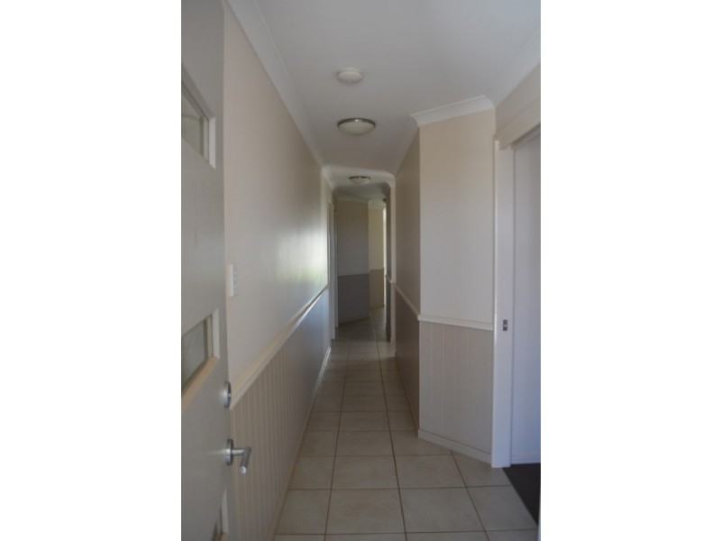 2/5 David Place, Kingaroy QLD 4610