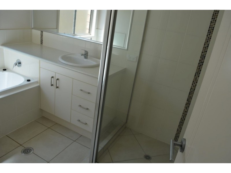 2/5 David Place, Kingaroy QLD 4610