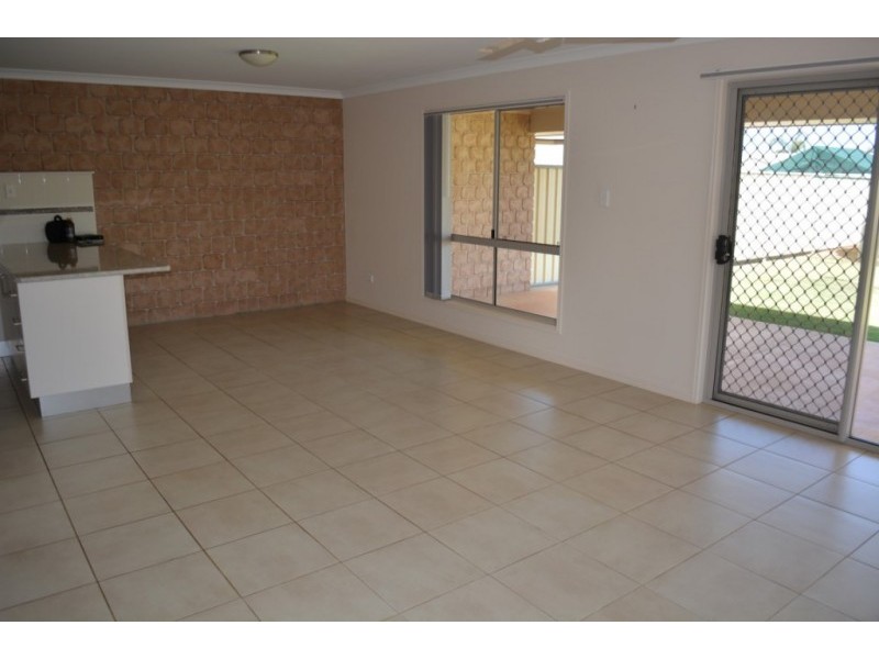 2/5 David Place, Kingaroy QLD 4610