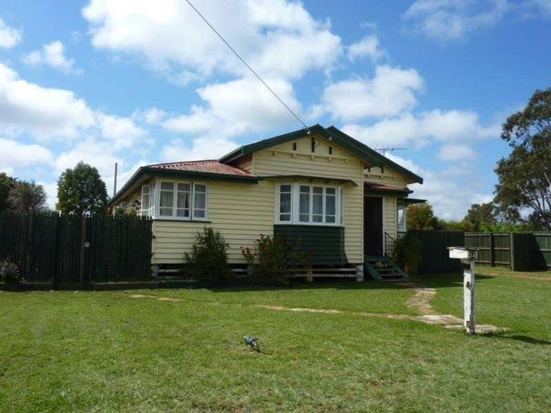 34 Walter Road, Kingaroy QLD 4610