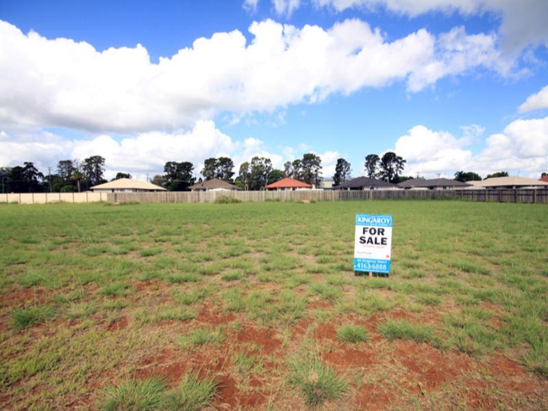 33 Oasis Drive, Kingaroy QLD 4610