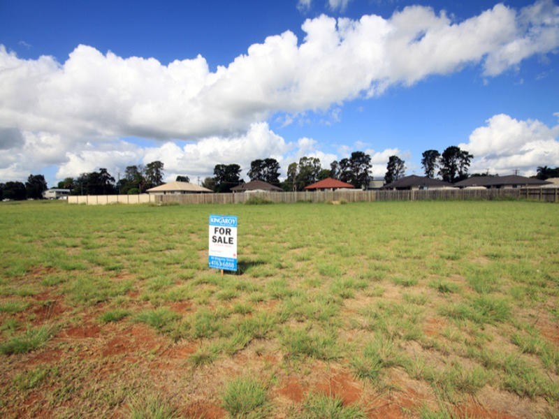 33 Oasis Drive, Kingaroy QLD 4610