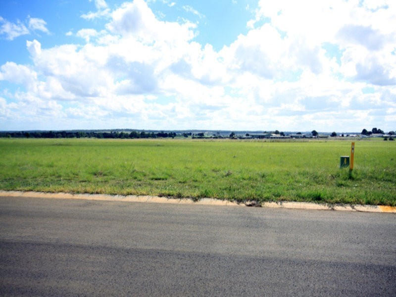 33 Oasis Drive, Kingaroy QLD 4610