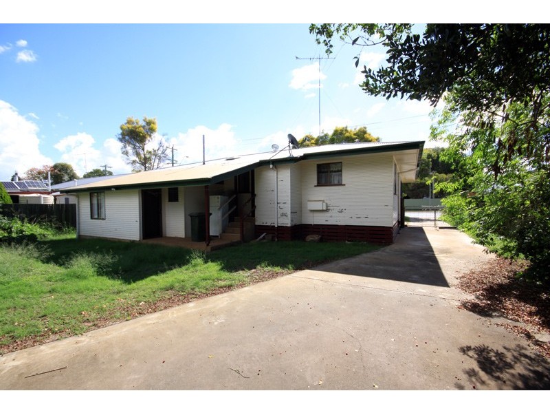 32 Youngman Street, Kingaroy QLD 4610