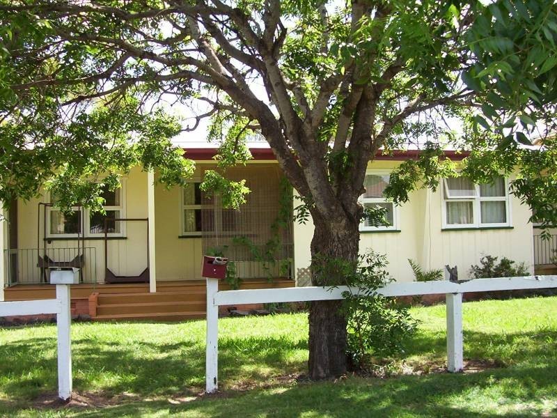 2/33 Edward Street, Kingaroy QLD 4610