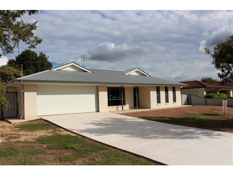 19 Reservoir Street, Kingaroy QLD 4610