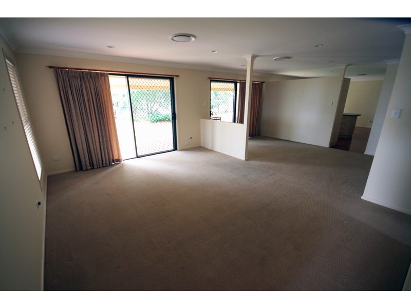 16 Hillview Parade, Kingaroy QLD 4610