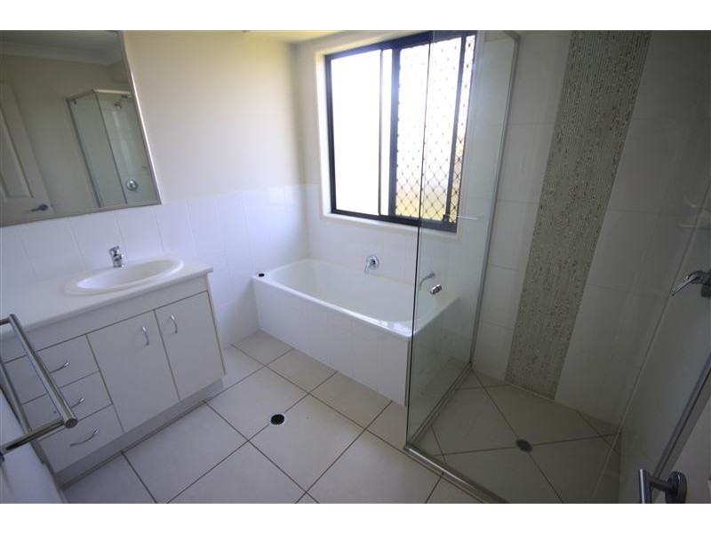 1 Oasis Drive, Kingaroy QLD 4610