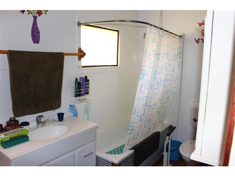 121 Lilian Avenue, Ellesmere QLD 4610