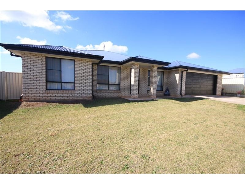 4 Frangipani Drive, Kingaroy QLD 4610