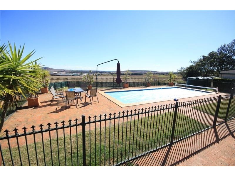 66 Moore Street, Kingaroy QLD 4610