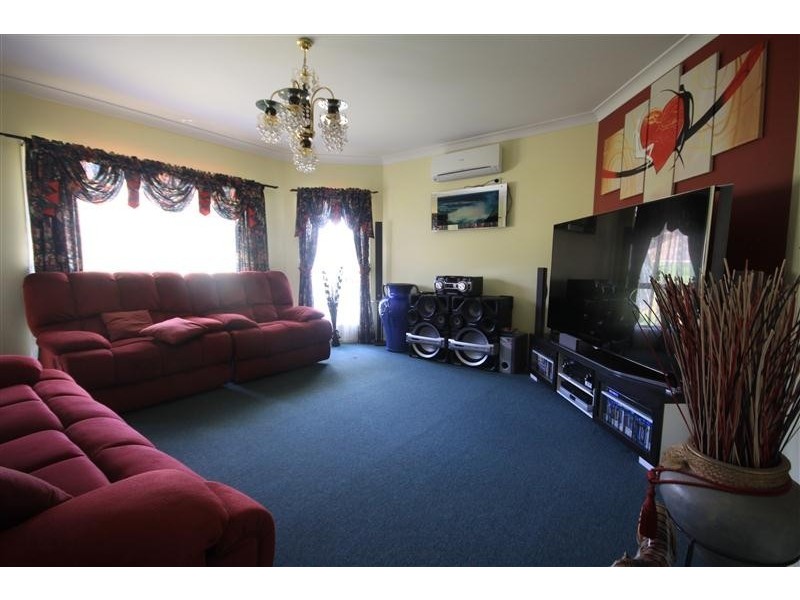 27 Adermann Drive, Kingaroy QLD 4610