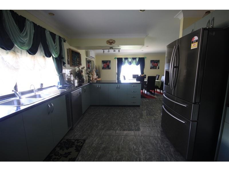 27 Adermann Drive, Kingaroy QLD 4610