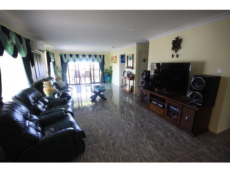 27 Adermann Drive, Kingaroy QLD 4610