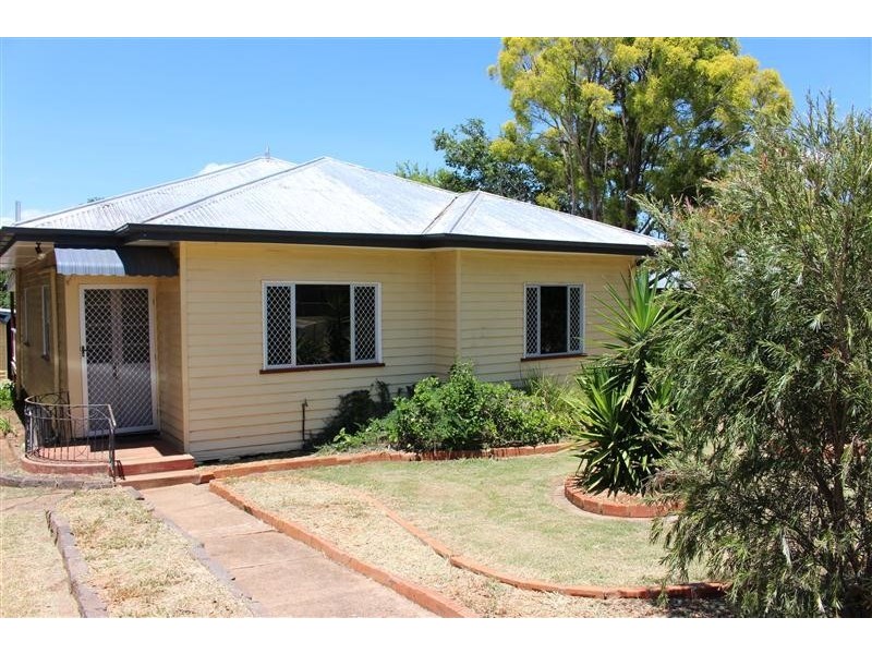 27 Fitzroy Street, Kingaroy QLD 4610