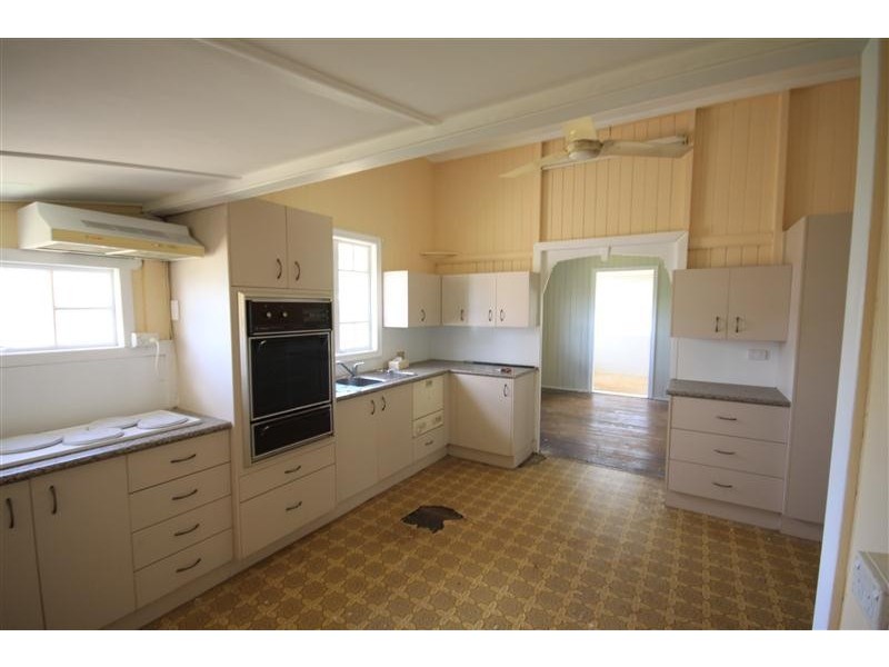 10 Fisher Street, Kingaroy QLD 4610