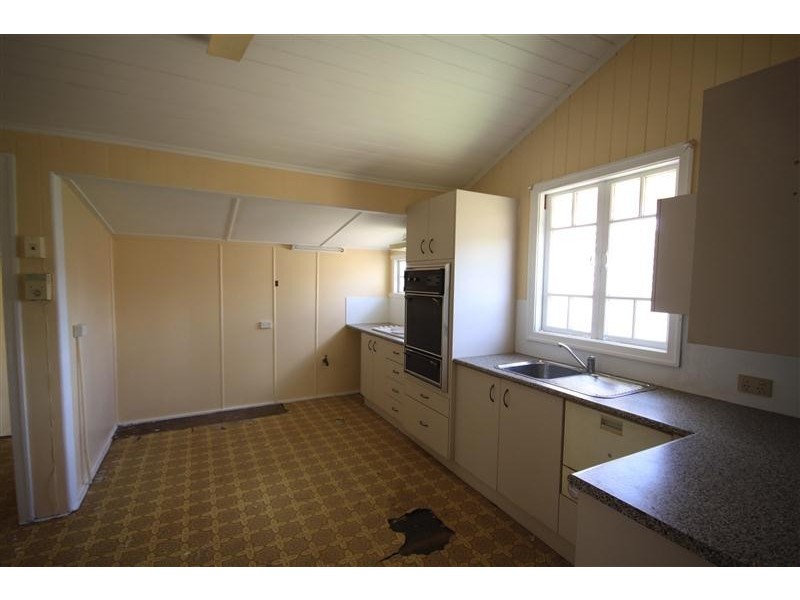 10 Fisher Street, Kingaroy QLD 4610