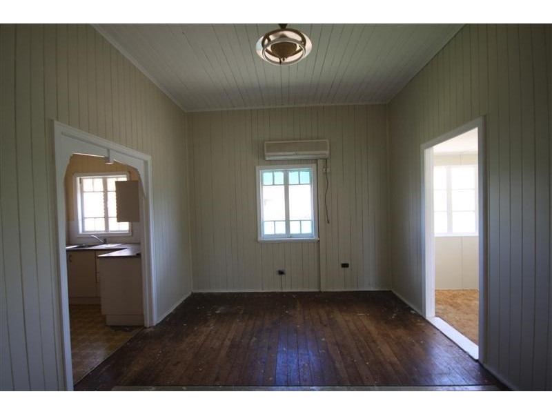 10 Fisher Street, Kingaroy QLD 4610