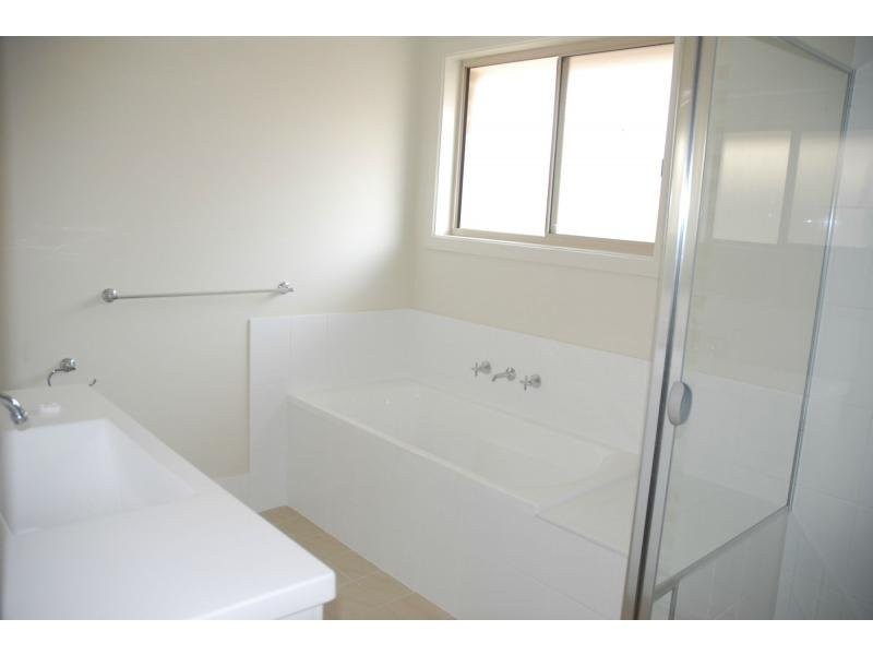 6 Cavangah Lane, West Nowra NSW 2541