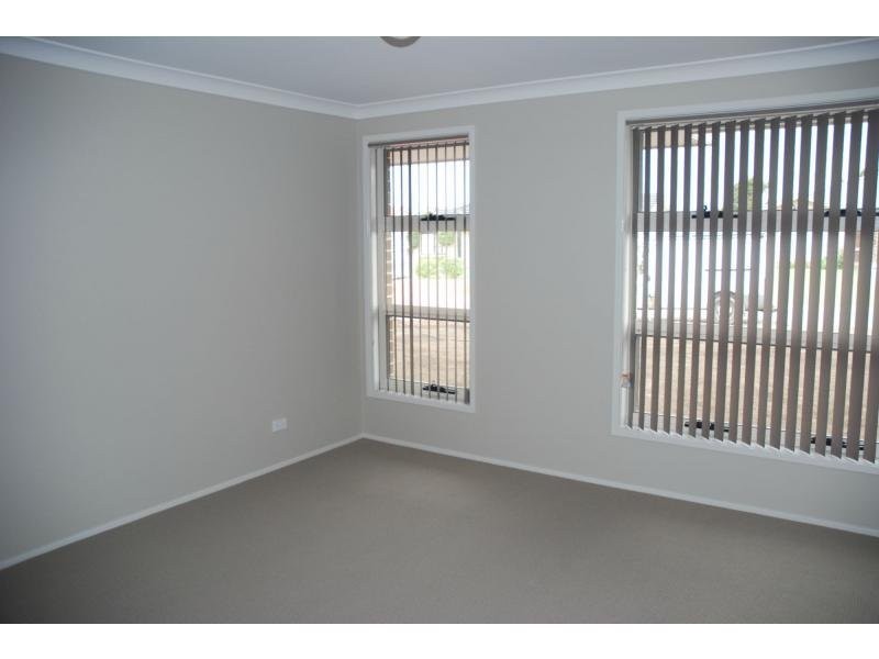 13 Guinea Flower Crescent, Worrigee NSW 2540