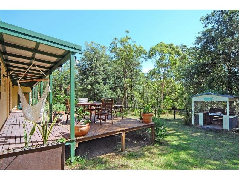 8 Hayward Road, Wandandian NSW 2540