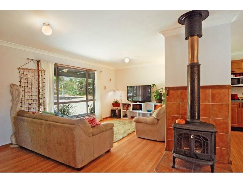 8 Hayward Road, Wandandian NSW 2540