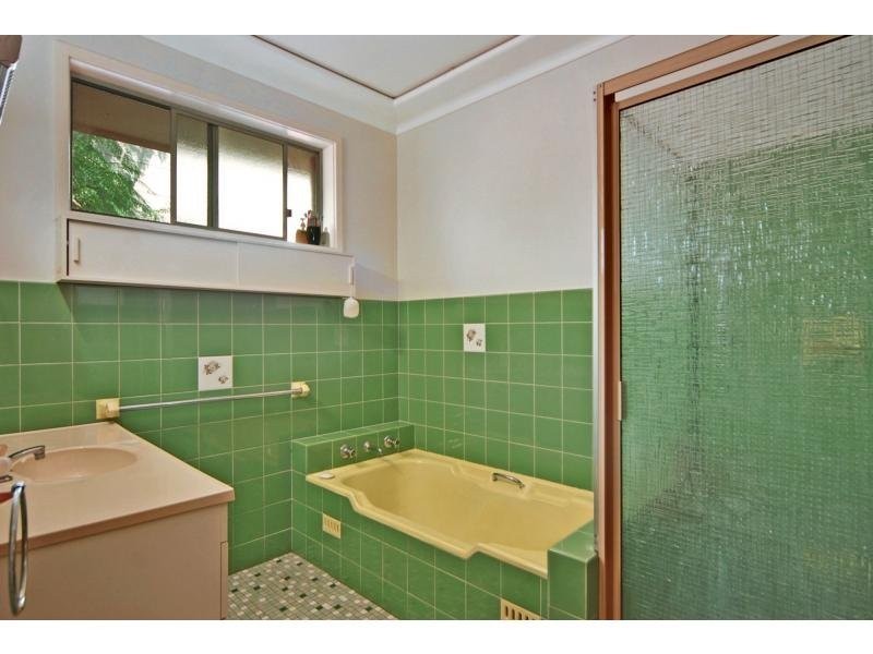 18 Hewlett Avenue, North Nowra NSW 2541