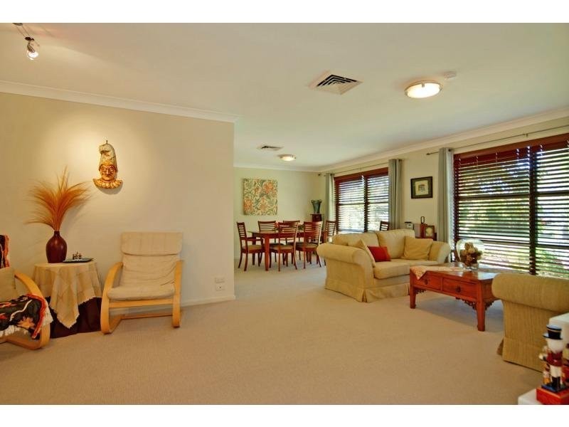 5 Amber Place, Bomaderry NSW 2541