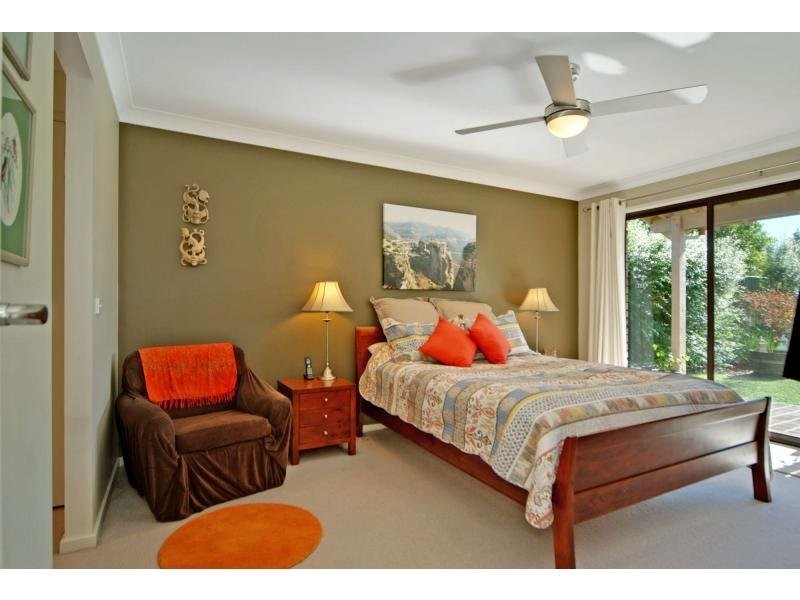 5 Amber Place, Bomaderry NSW 2541