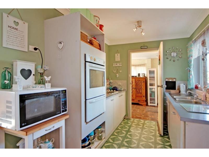 37 Peak Avenue, North Nowra NSW 2541