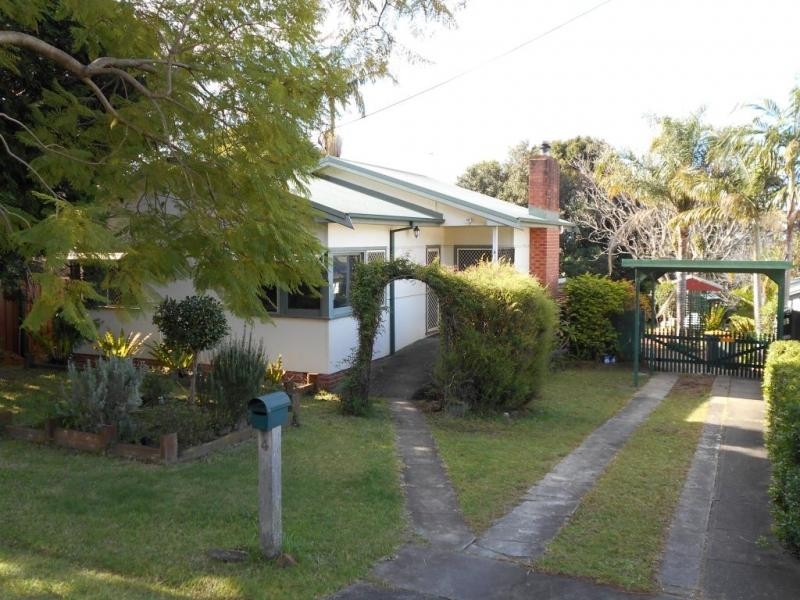 4 Mulgen Crescent, Bomaderry NSW 2541