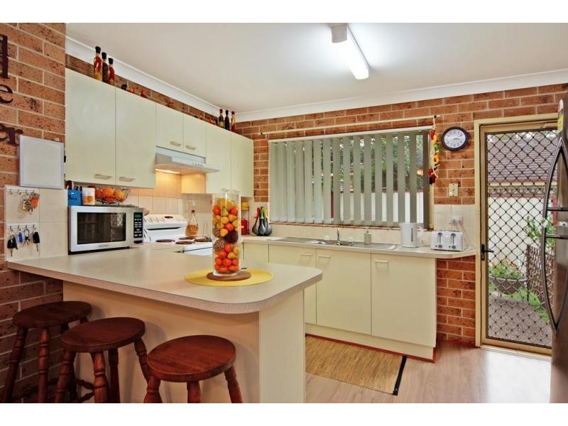2/1 Carisbrooke Close, Bomaderry NSW 2541