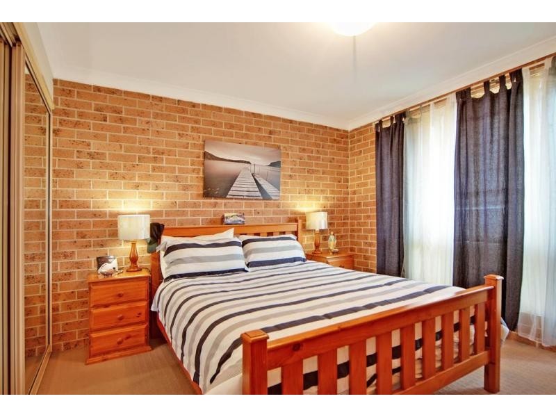 2/1 Carisbrooke Close, Bomaderry NSW 2541