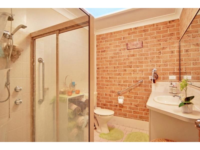 2/1 Carisbrooke Close, Bomaderry NSW 2541