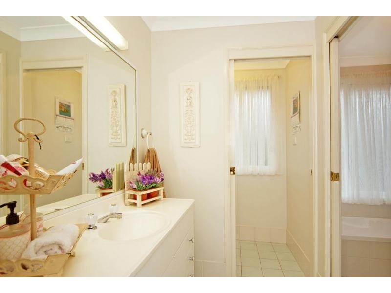 6 Gardenia Crescent, Bomaderry NSW 2541