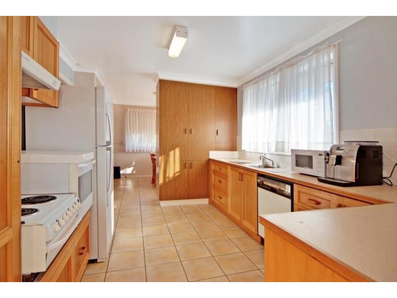 18 Colyer Avenue, Nowra NSW 2541