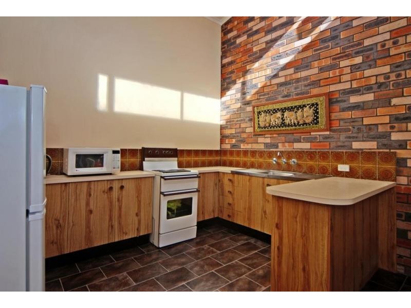 8/49 Brinawarr Street, Bomaderry NSW 2541