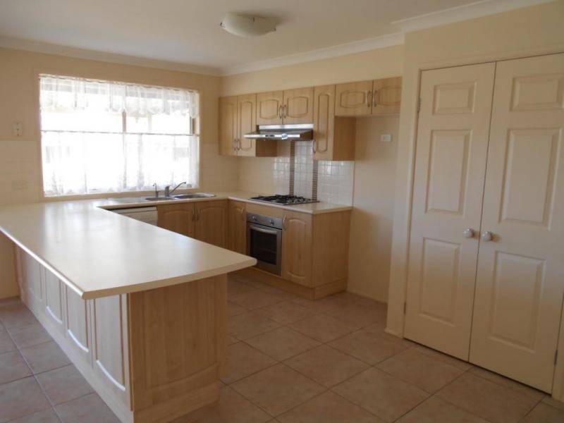 14 Carrington Park Drive, Nowra NSW 2541